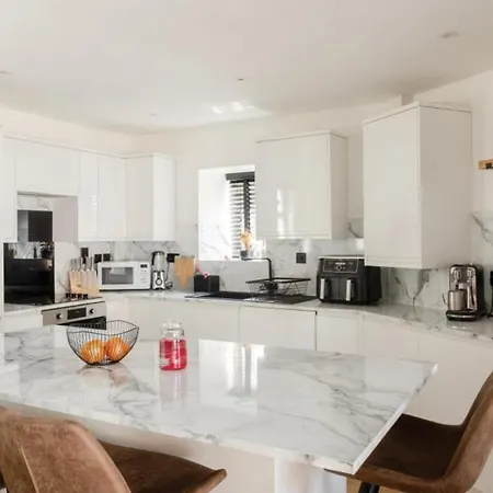 Entire House, Close To