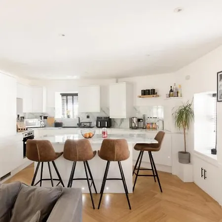 Entire House, Close To Bristol